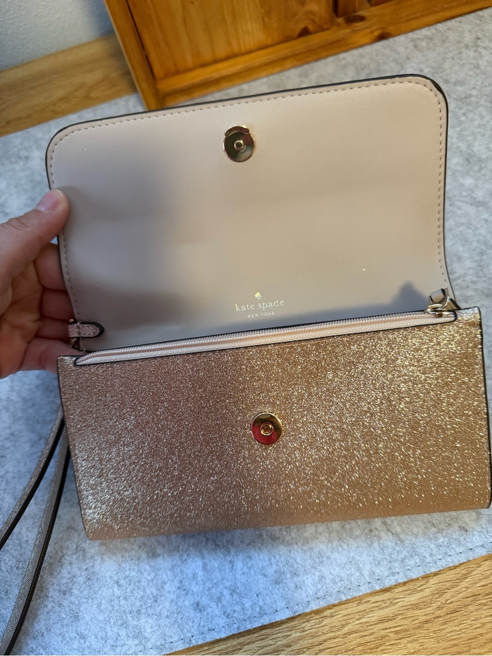 kate spade metallic gold glitter wristlet clutch - Picture 3 of 4